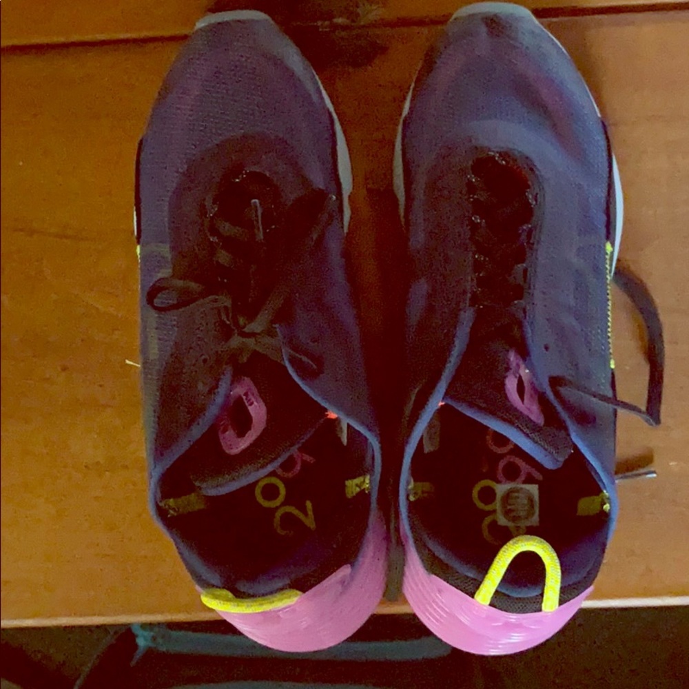 Size 9 Nike Air Max 2090 Women’s Shoe